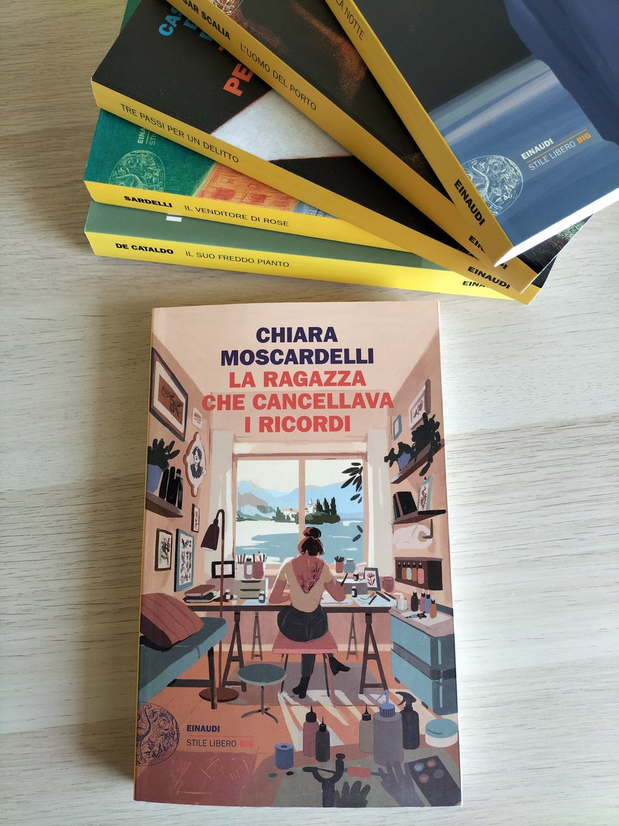 elisabetta56's tweet photo. #tisuggeriscounlibro
Una nuova eroina creata da @chiaramosca, tatuatrice e detective,#laragazzachecancellavairicordi
@Einaudieditore 
#book #bookcover https://t.co/79zz24xAs4