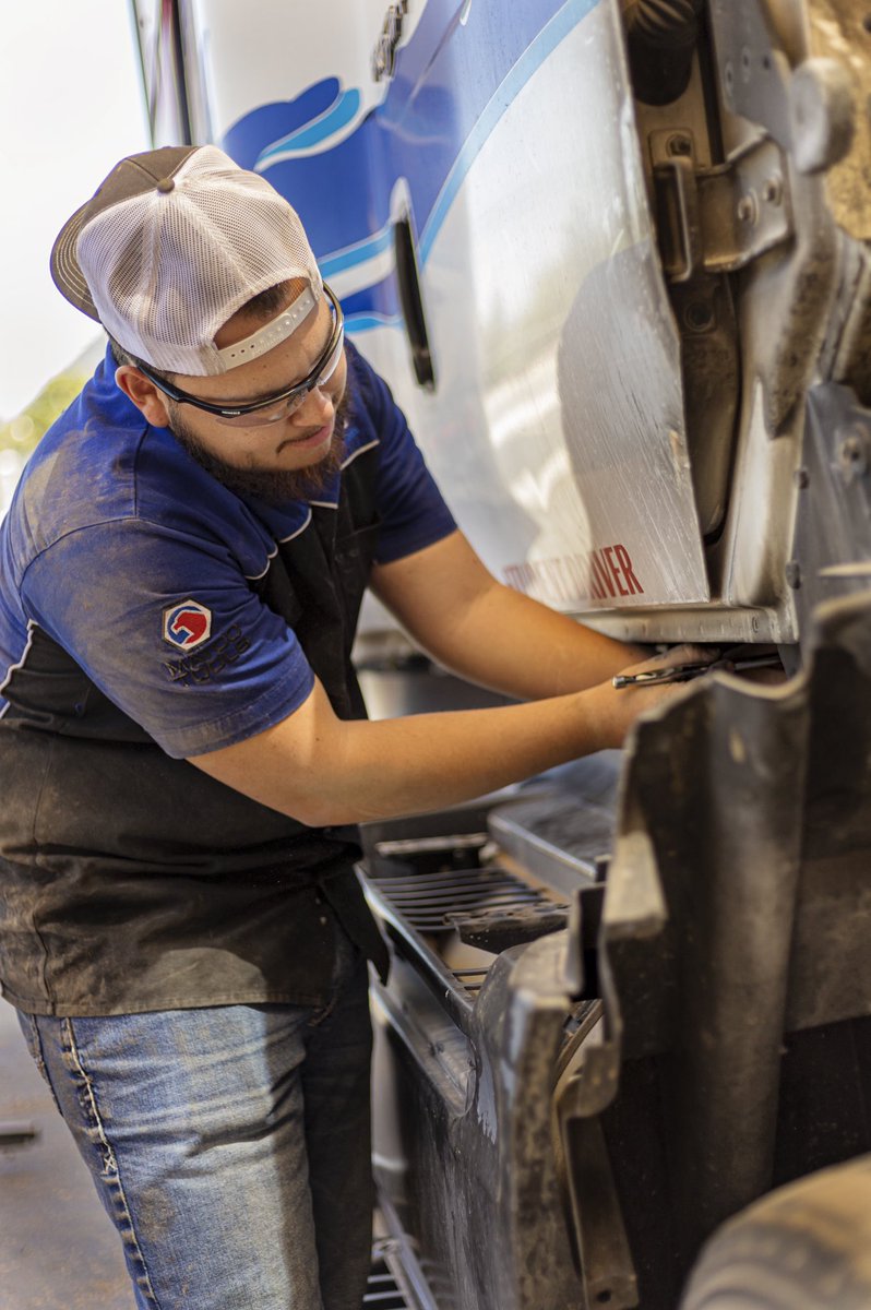 marioantonio_22's tweet image. Thank you to @wtcep for letting me visit the campus and catch in action our  @TornilloISD  COYOTES! 🐺  
@AOlvera_TISD  @OteroElizabeth0 
#tisdproud #westerntech #CTE