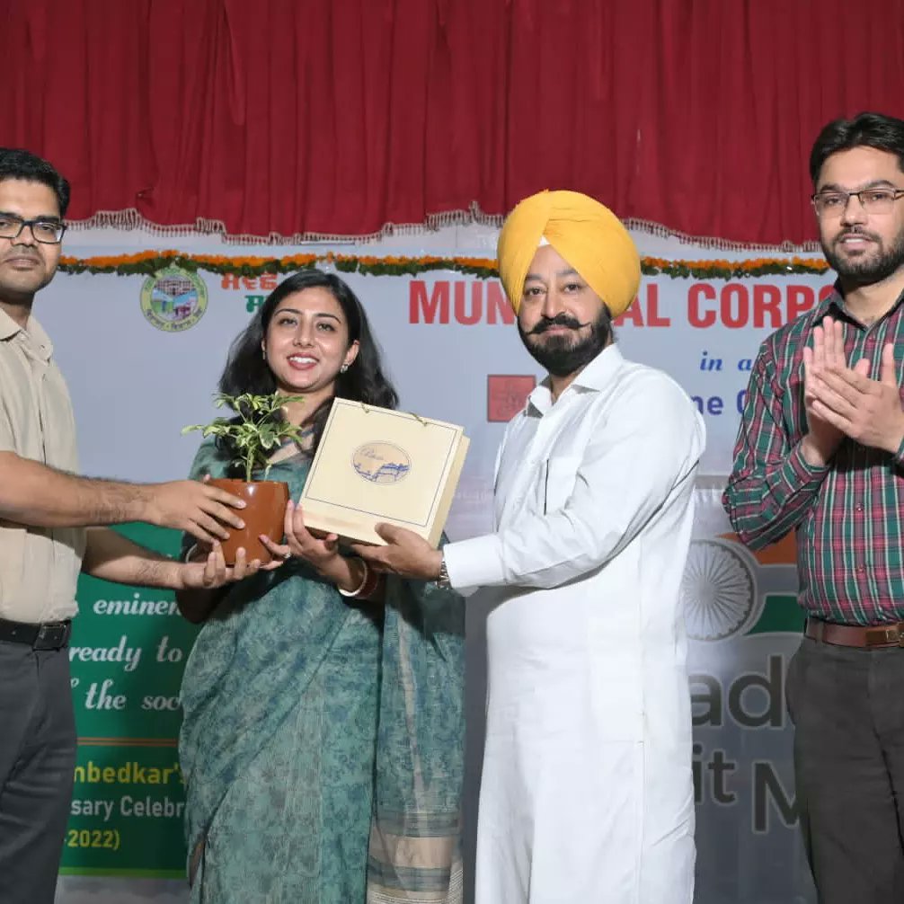 mc_patiala's tweet photo. A Cultural Event held at Thapar University Patiala.MLA Patiala (Urban) S. Ajitpal Singh Kohli was the Chief Guest welcome by Commissioner MC Patiala Sh. Keshav Hingonia ji .Award distributed to Winners by MC Patiala dedicated to Dr.B.R Ambedkar ji
#SS2022Patiala
#MCP800242 https://t.co/S4jpLSBc8P