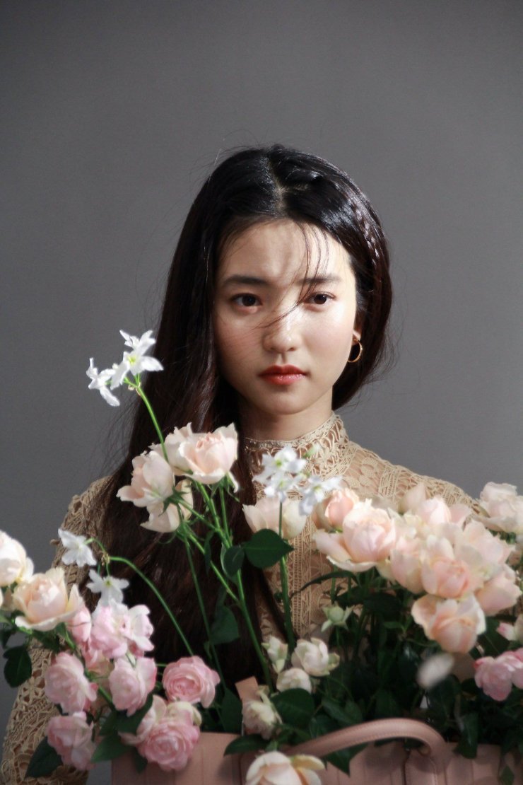 kdramanoona_'s tweet photo. A thread of Kim Taeri and her aesthetically pleasing photoshoots ❤️🌸 https://t.co/uUNrMFhEw8