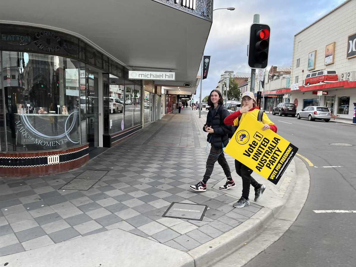 KentTUIGAMALAws's tweet photo. @clivepalmerm Launceston Tasmania AUSTRALIA 2022 FREEDOM FREEDOM FREEDOM FREEDOM - 278 ONE Tasmania https://t.co/LiQC26yjfk