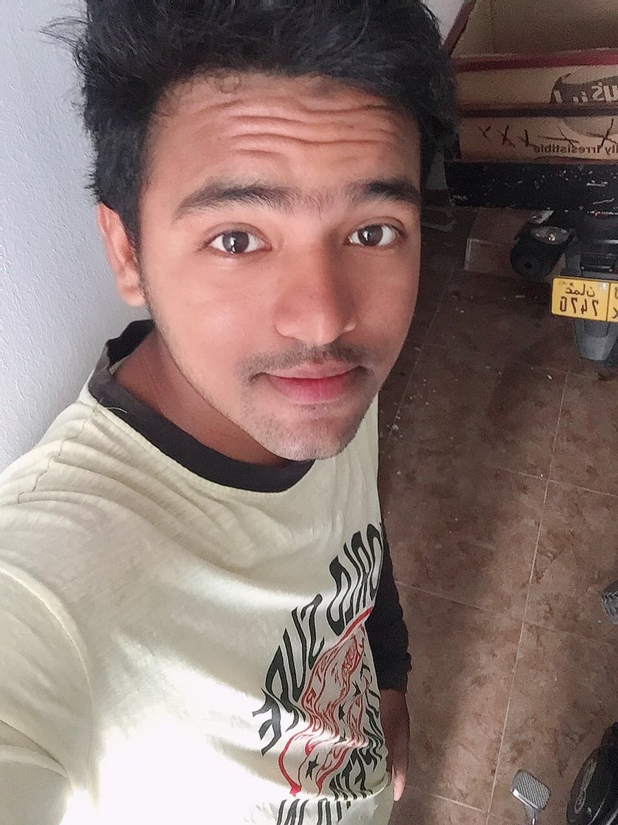 MinhajJm's tweet photo. People laugh at me 😄👥Because i am different 👨‍💼.                                      I laugh at them Because they are all the mane 🤣🤣 https://t.co/GTEd1XOYKS