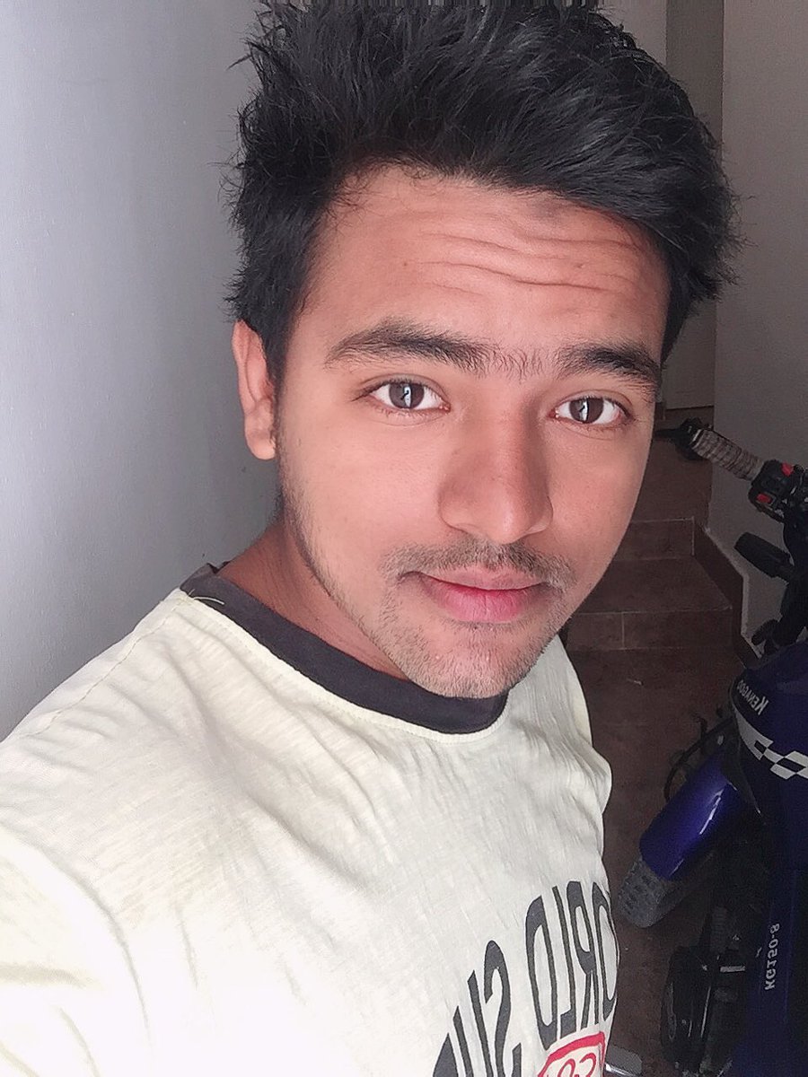 MinhajJm's tweet photo. People laugh at me 😄👥Because i am different 👨‍💼.                                      I laugh at them Because they are all the mane 🤣🤣 https://t.co/GTEd1XOYKS