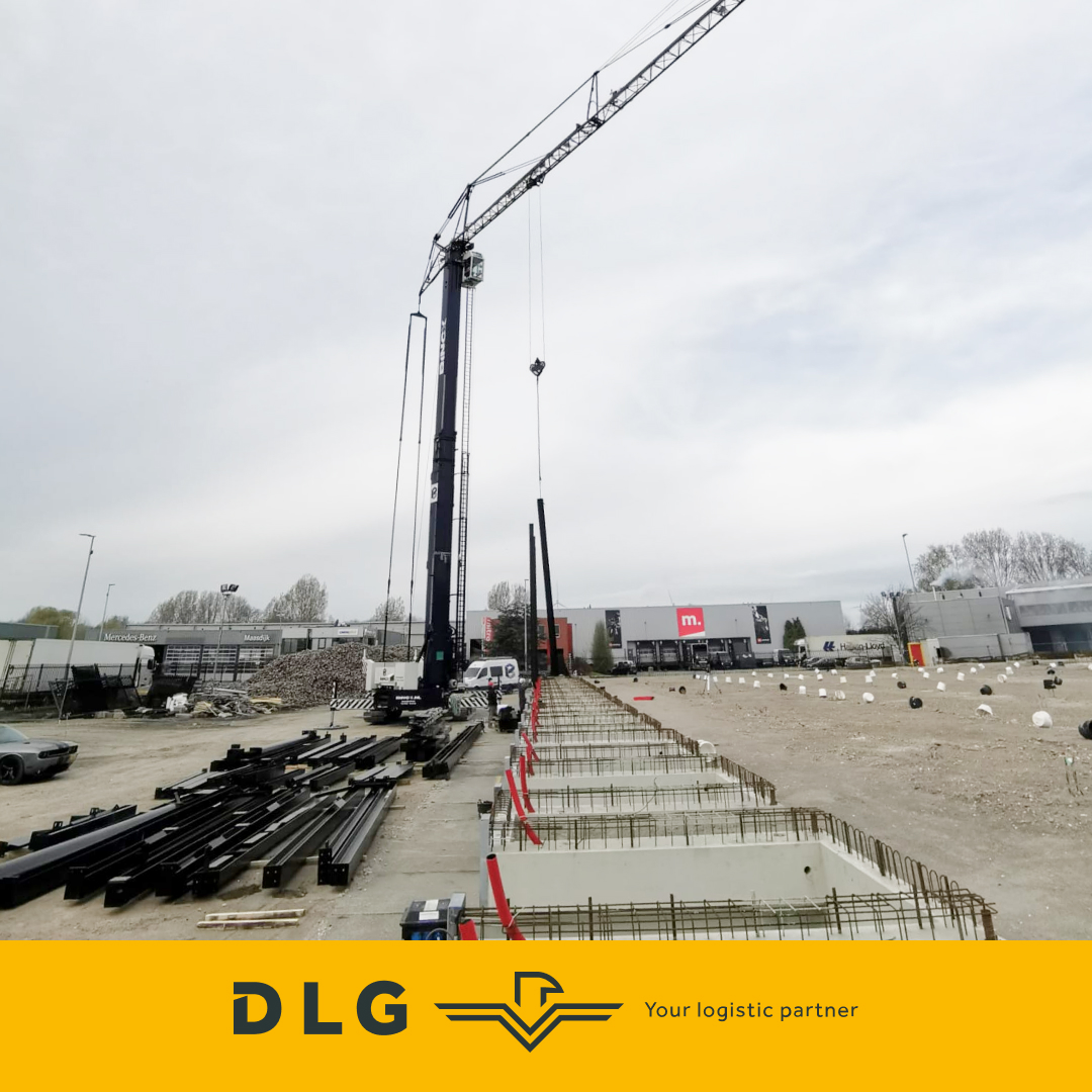 We gaan de hoogte in! 🏗️ Het team van @vanmierlobouw is deze week gestart met de staalconstructie. 

#nieuwbouw #crossdockcentrum #transportbedrijf