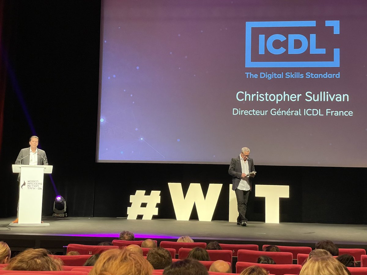 steph_digital's tweet photo. Parce que ce ne serait que pure justice,au premier sens du terme, que les femmes soient autant représentées que les hommes dans les métiers de la Tech et partout ailleurs. Je serais toujours présent pour soutenir mes amies du #WHAT06 #WIT 🚀 https://t.co/TN5DYCK3fu