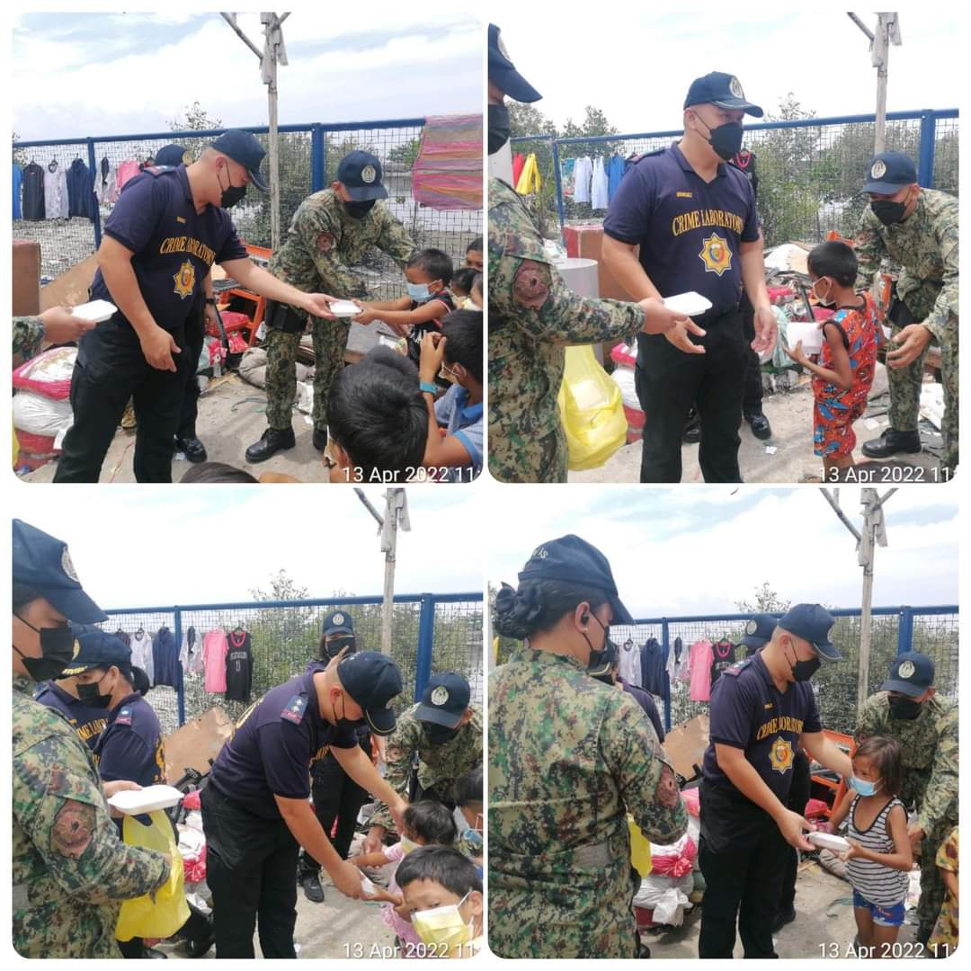 WpdClo's tweet photo. "PNP GOOD DEEDS"

PCPT GEOVANNI R BRINQUEZ, MPDFU SOCO Team Leader under the leadership of PLTCOL JOSELITO S SAVARES, District Chief, initiated in providing food lunch to the less fortunate children on his birthday celebration at Baseco Compound, Port Area, Manila.

#TeamPNP https://t.co/XzKMgIYZGo