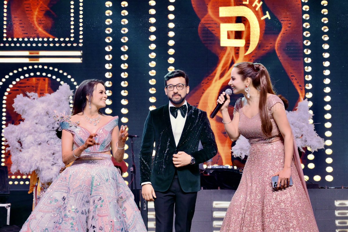 AnchorPiya's tweet photo. About Last Night Show Ludhiana @thepalaceofjewelsldh #eventplanner @thegorgeous_events #outfit @ganpatis_jalandhar #jewellery @amritjewels @avneetmattaofficial #capturedby @vicky_sharma147 https://t.co/YSLrpLTSgl