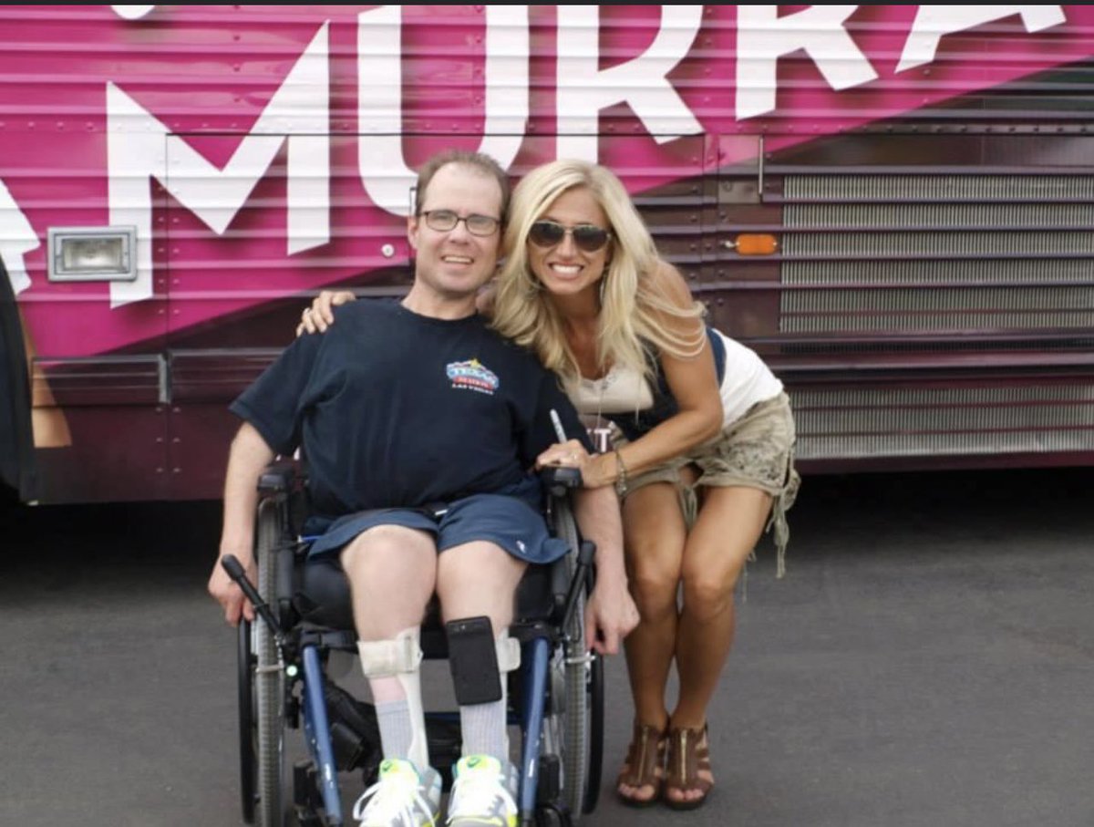 GrantBuehler's tweet photo. Met @MichelleMurray1 back in August 2013 while promoting bowling for @awba1962 at @RJMobility customer appreciation day in @IndependenceOR
#grantbuehlerbowling
#michellemurray
#rjmobility
#independenceoregon
#summertime
#countrysongs
#customerappreciation https://t.co/CapbR1opxn