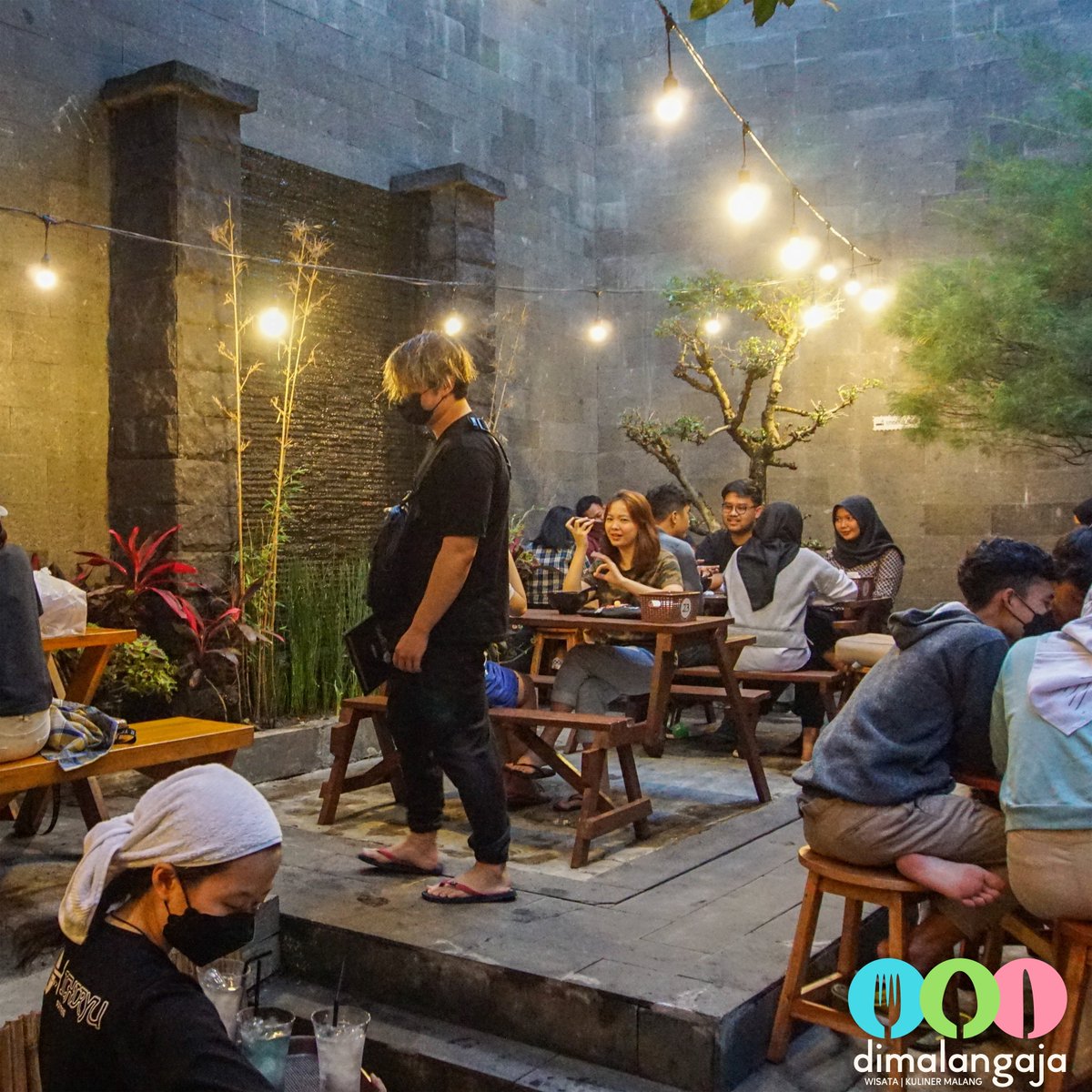 dimalangaja's tweet photo. #dimalangajaklojen Ichiryu Ramen
📍 Jl. Rinjani No.10 
⌚️ 12.00 - 20.00
✔️ Wifi
💰 5 - 35 rb
🍝 • Shoyu Ramen
• Kare Rice
• Karage
• Ghicken
• Cocopeach
• Honey Lemon

#dimalangaja #malang #kuliner #kulinermalang #kulinermlg #umkm #umkmmalang #batu #batukuliner https://t.co/nYU44WwYRs