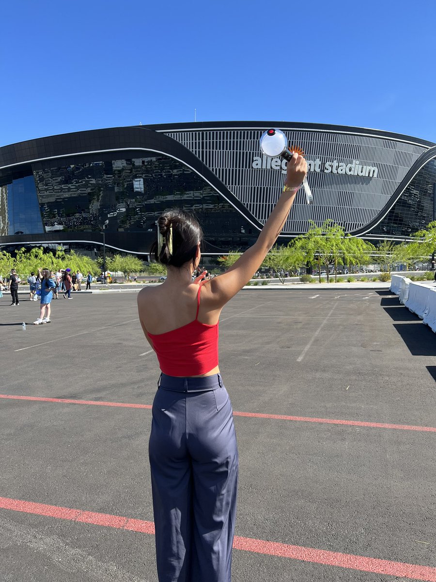 jjkbutt's tweet photo. same what got diff? 🥺 https://t.co/8BrQjWQeFn