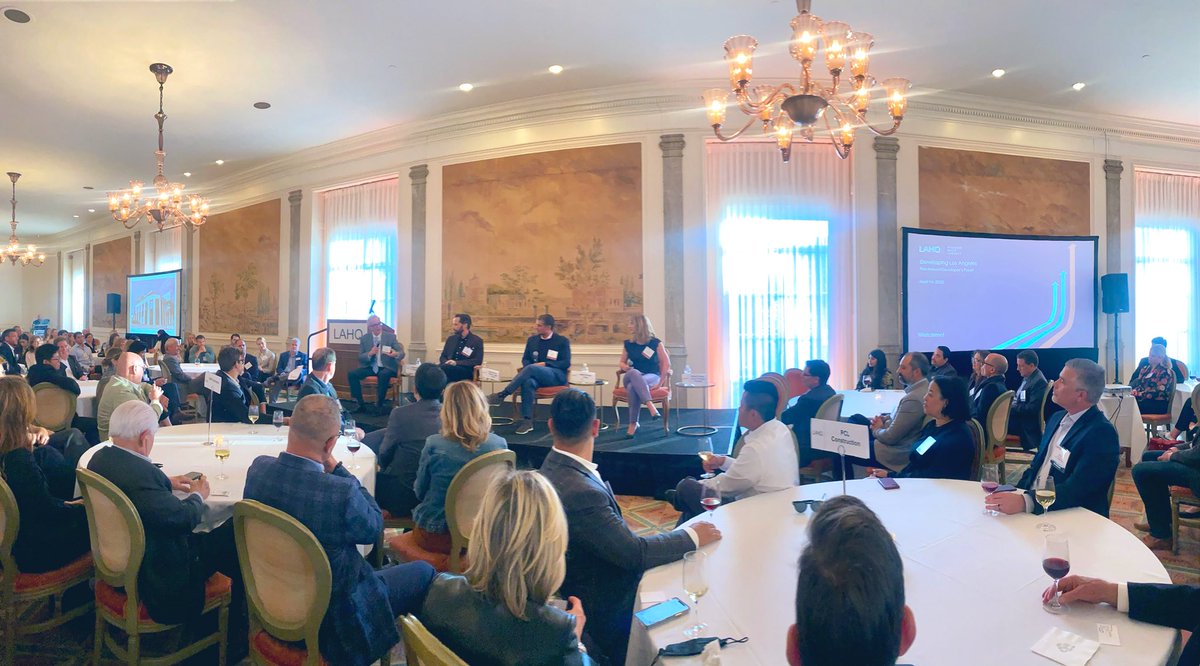 priscillachav's tweet photo. It was a fantastic evening w/ industry colleagues, partners &amp; an awesome lineup of developers @HackmanCapital @LincolnPropCo #Faring.

Great to learn their view on the economic recovery, future of office spaces, housing crisis + more #LAHeadquarters. #PCLCalifornia https://t.co/mhitYASjT4