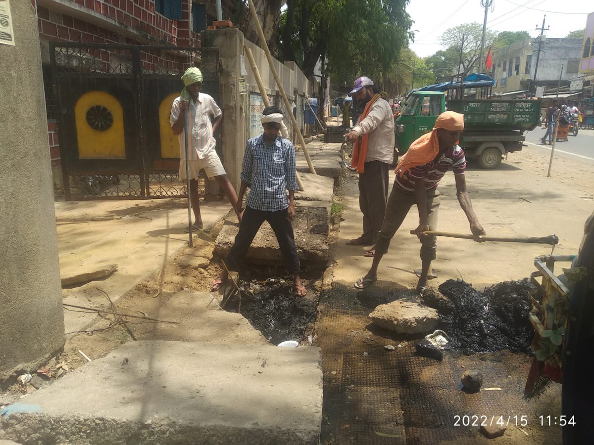 latehar_nagar's tweet photo. लातेहार नगर पंचायत अंतर्गत वार्ड 11 में विशेष सफाई अभियान चलाया गया।
#swachhsurvekshan2022Latehar https://t.co/5PiETk6sMw