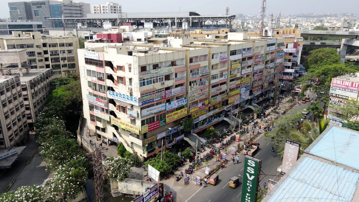 laxman_travel's tweet photo. Still standing tall. So many memories here

@HiHyderabad 

#Hyderabad 
#ameerpet https://t.co/M3n6PTxPuI