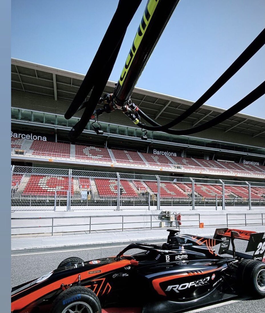 Corazondef1's tweet photo. #F3Test 

Bandera verde en @Circuitcat_es comenzó la primera sesión de pruebas comunitarias @FranColapinto 🇦🇷 presente junto a @VARmotorsport 
3 horas de tanda por delante https://t.co/U5s1GKrrkg