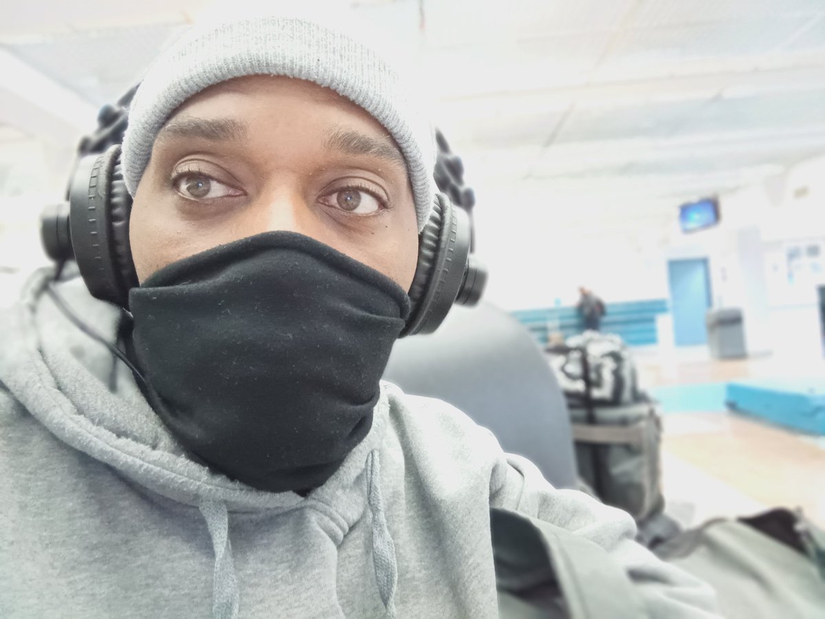 ShUbOxFiLmZ's tweet photo. I'm always working 🛸👽📸🎬.. https://t.co/RsqAQWixqB