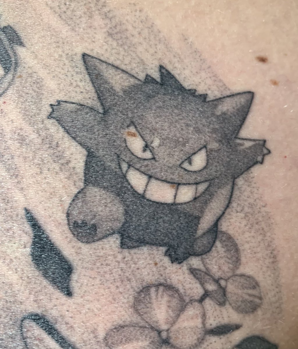 5OOgrHack's tweet photo. @melisica_ @niccpkmn I’ve got a Gengar on my bum cheek - it’s part of a bigger Alice in wonderland piece 💫😊 https://t.co/oCXUq5DzJR