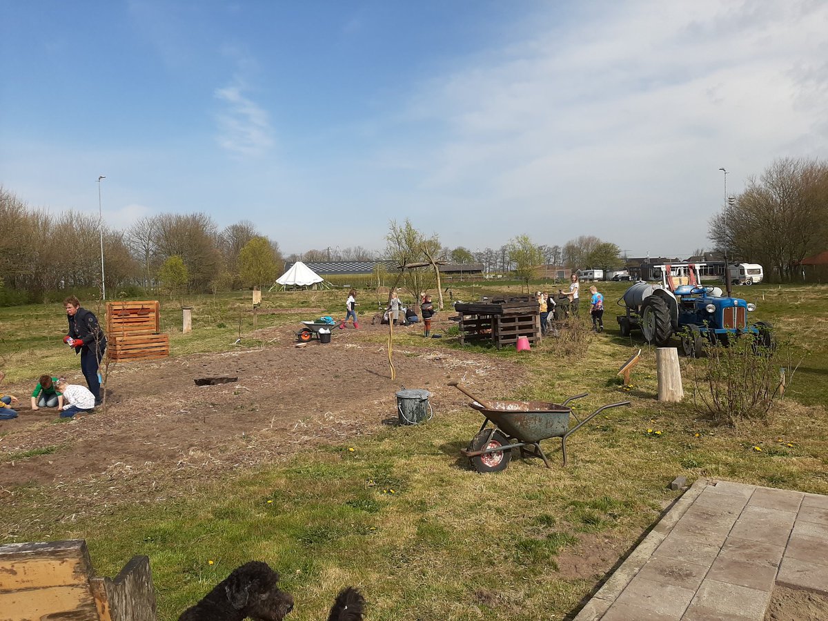 Tuinproject vanuit <a href="/NetwerkschoolLO/">Netwerkschool</a> &amp; <a href="/IVNNederland/">IVN Natuureducatie</a> op Landgoed DeCamping..
Jong geleerd is oud gedaan.
🌹🥀🌺🌻🌼🌷⚘🍀🍃🌼🌻🏵🌹💐🦠🪱🪰🦟⚘🌷🌼🌻💐🕷🪳🦗