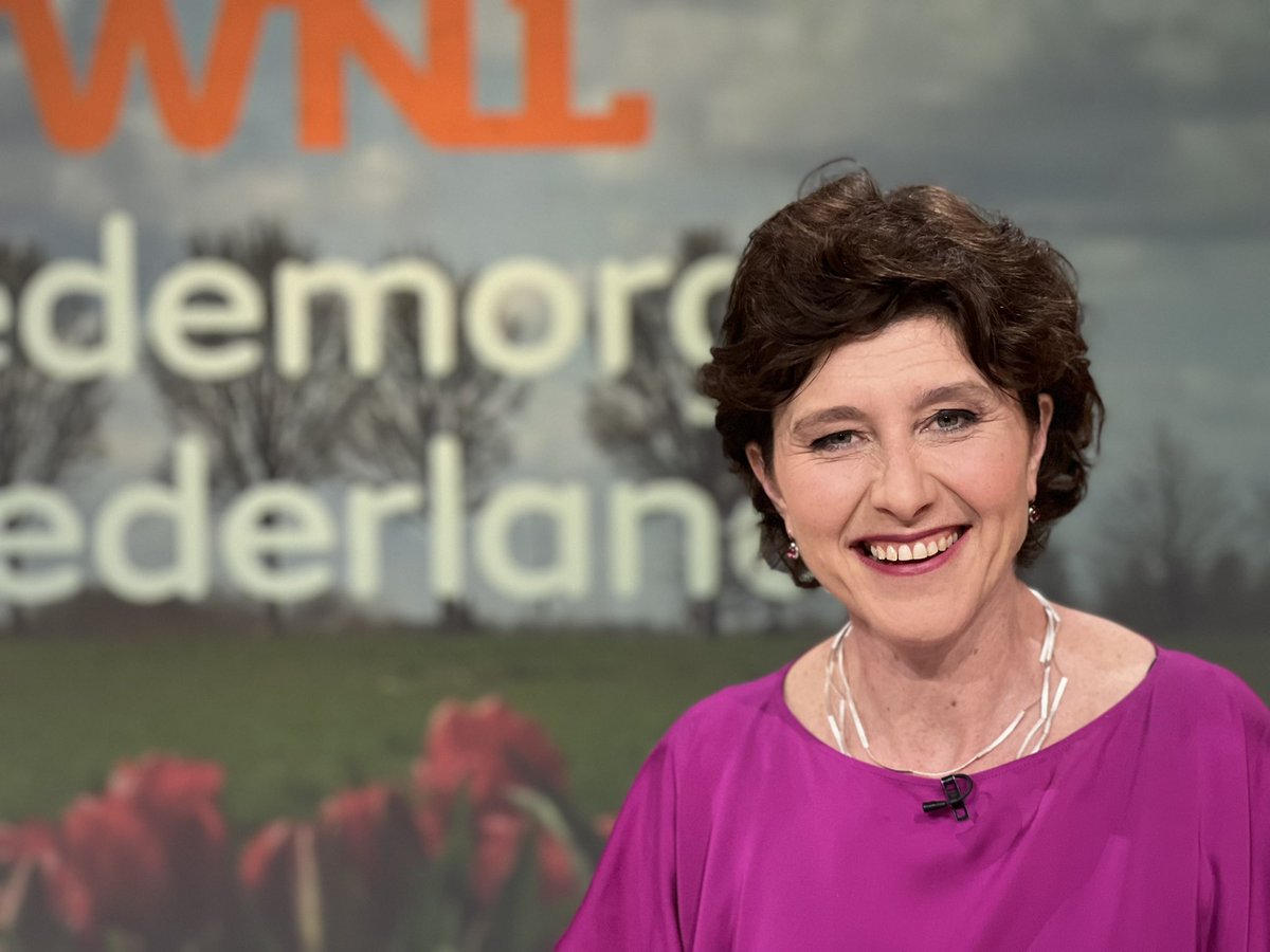 BertHuisjes's tweet photo. Bijna #Pasen. Tot 10u, en helemaal bij! Bij #WNL zijn @nvanwoensel, ANWB-directeur @marjonkaper1 en VVD-Kamerlid @bentebecker. Nikki en Maaike zeggen: Goedemorgen Nederland. https://t.co/CrLdvxqiUw of https://t.co/mlCkYb4Y1Y https://t.co/KVuJF6aLPn