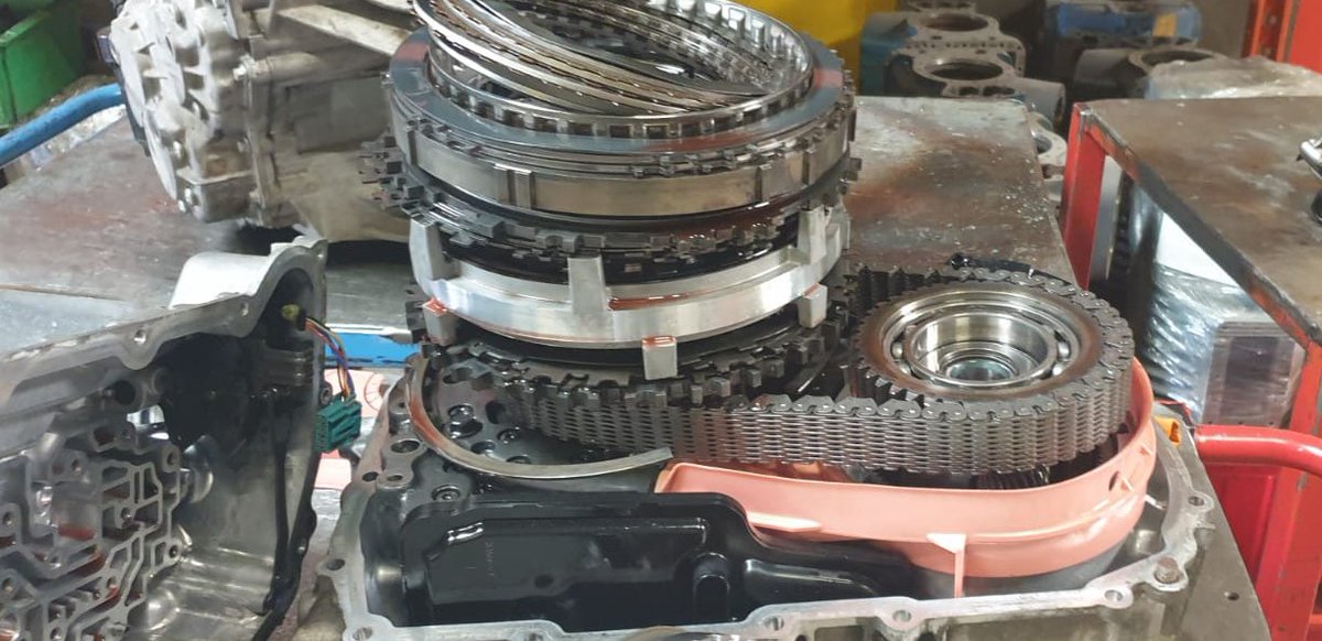 laboiteauto's tweet image. Un voyant  « Contrôlez votre boîte de vitesses » est apparu sur votre tableau de bord ?
N'attendez pas, venez réaliser un diagnostic à notre atelier afin de comprendre le problème. Contactez-nous ici : laboiteauto.fr/contact