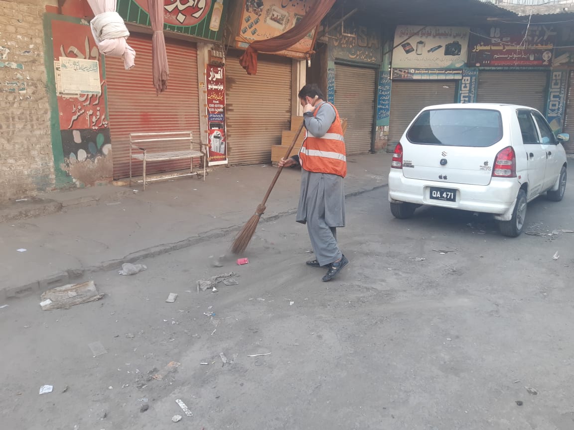 KhelTma's tweet photo. Today on 15/04/2022 The sanitation staff of TMA Dara Adam khel carried out Cleanliness activity in Dara Bazar. https://t.co/hpHv1uH0sR