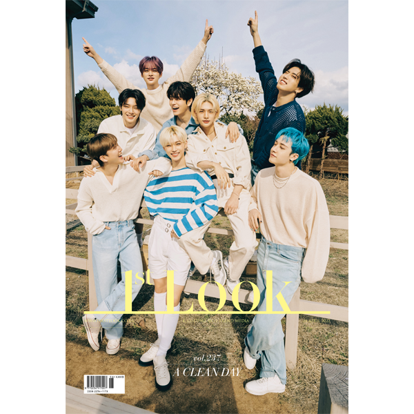 Ktown4u_main's tweet photo. KTOWN4U  X @StrayKidsUnion

📓 1ST LOOK- Vol.237 
💜  COVER : Stray Kids
 ❣ 12 % OFF 

💗 Sign up👉https://t.co/9WkcwZsTTr
💗 FC LINK👉https://t.co/kZLA4j6dv3 https://t.co/qIfAElneNX