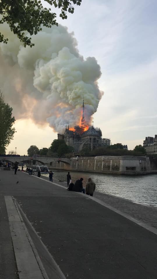 DominguezArjona's tweet photo. 15/4/2019 #TaldiaComoHoy a las 19h 20 m aquel Lunes Santo mientras en #Sevilla veíamos las cofradías por la carrera oficial, Notre Dame de Paris ardía en llamas . Triste recuerdo #NotreDame #Paris #IncendioNotreDame https://t.co/ENbfxsgBKT
