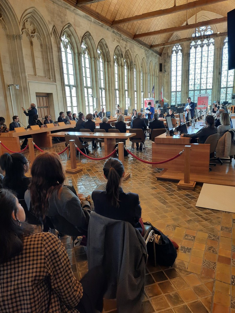 Finale du <a href="/CN2PI/">CN2PI</a> dans la salle des gardes de <a href="/CaenOfficiel/">Ville de Caen</a> Cc <a href="/yannbasire/">Yann Basire</a> <a href="/sylvainchatry/">Sylvain Chatry</a> <a href="/droit_j/">J.-P. Clavier (Prof. droit)</a> @CLEMENTFONTAIN7 @favreau_amelie @thombesse <a href="/ICREJ_UNICAEN/">Institut caennais de recherche juridique</a>