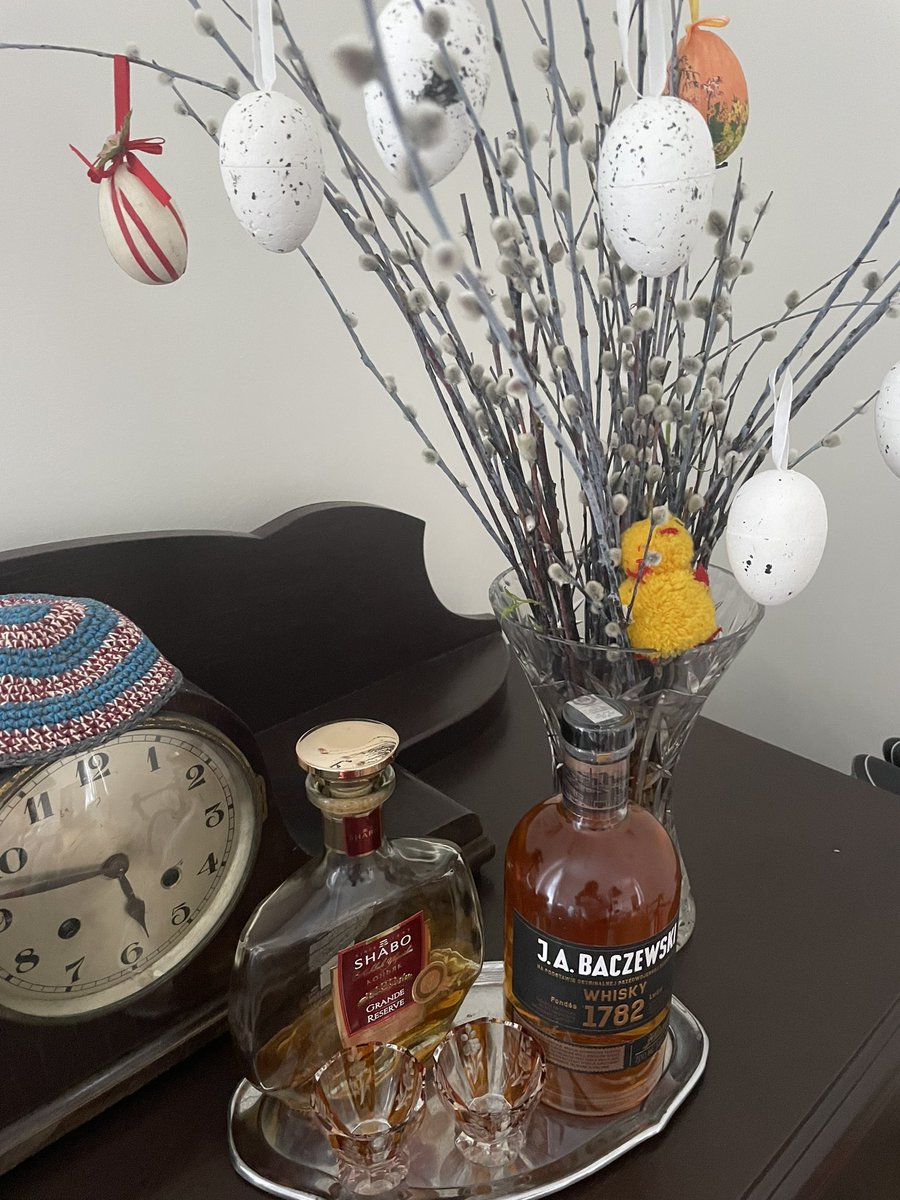 piotr_makowiec's tweet photo. Świąteczne #FF 🐣🐣🐥🐥🐰🐰💦💦dla Wszystkich Dobrych Ludzi 💪i wypijmy za wygraną #UkraineWar 🇺🇦🇺🇦🇺🇦✌️🥃🥃🥃#Baczewski #Lviv https://t.co/xjqbUsXWnL