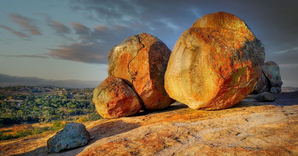 PropertyNowZim's tweet photo. What is real estate investing (vs real estate trading)? Find out more in this article, https://t.co/6lmMsbmbFV

#property #zimbabwe #ZimbabweRealEstate #investments https://t.co/ttsQrjvABo