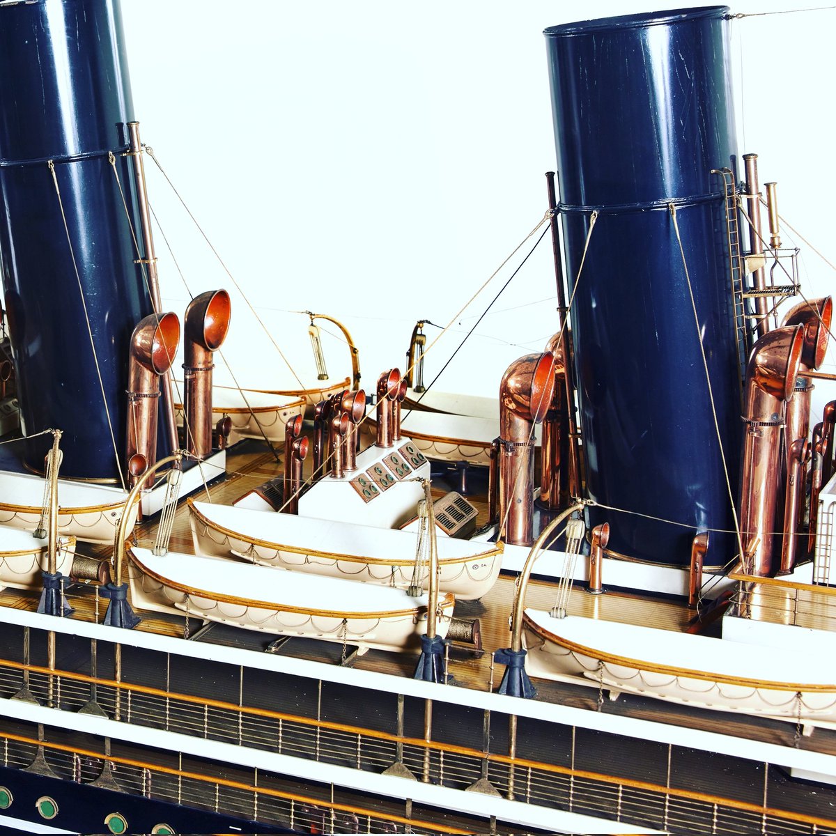 Ornsby1's tweet photo. @GrimsbyFishing's original builder's model of #SSNarkunda. Designed shortly after #Titanic sank by her shipbuilders, #HarlandandWolff, #Belfast. Notice additional inner row of boats and rails to slide under the boat davits. Safety is now more important than a cluttered sun deck. https://t.co/iITGgnmldL