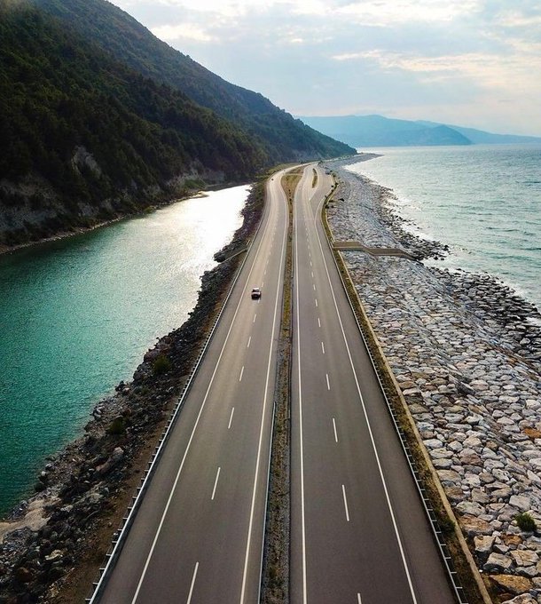 Evden Çıkmadan Arabayla Dünya Turu Atabileceğiniz Site: Drive &amp; Listen

Drive &amp; Listen isimli bir web sitesi, evden çıkmadan otomobille dünya turu attırıyor. İstanbul, Ankara, Londra ve Miami gibi 40'tan fazla şehir bulunuyor.