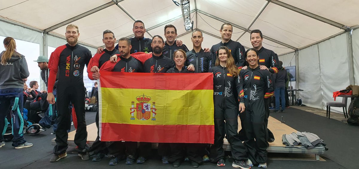 Elysaez's tweet photo. Super orgullosos de la delegación que ha representado a #españa en la Copa mundial de #indoorskydiving organizada por @airsports_fai en Bélgica. Especialmente de WINDOBONA Angels y Alakran, equipos de #VF4 que llevan a fuego el corazón de WINDOBONA 💚💚💚 #pureflying #volandovoy https://t.co/2aZb1OKJFf