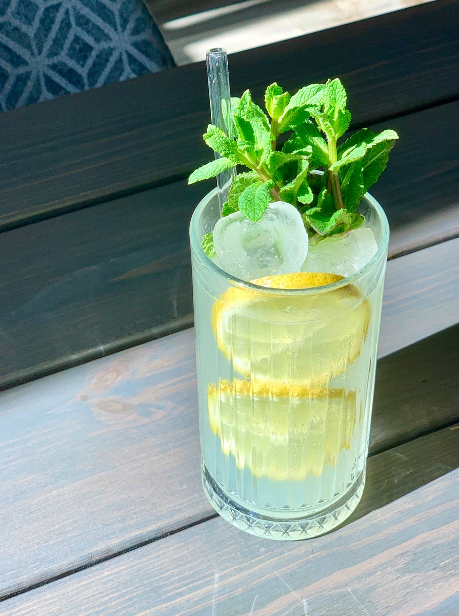 AndryuFlair's tweet photo. Refresh time 😎 Lemonade😜 https://t.co/UyCQb6yTFL