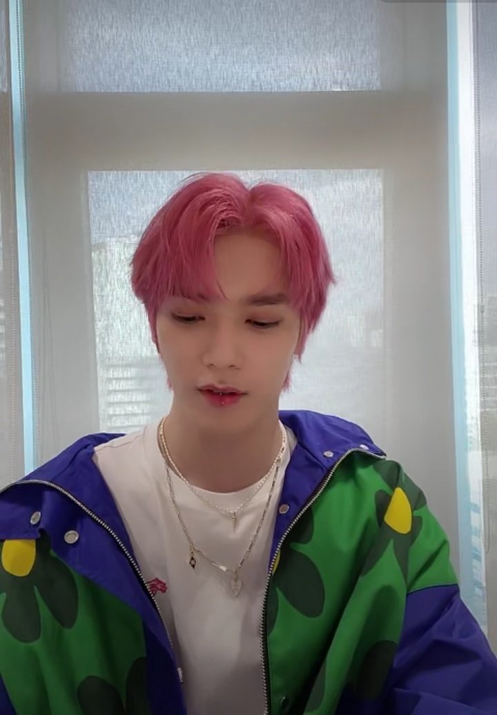 LOOKSTY's tweet photo. #TAEYONG Tiktok Live https://t.co/B3fJfEbH5A