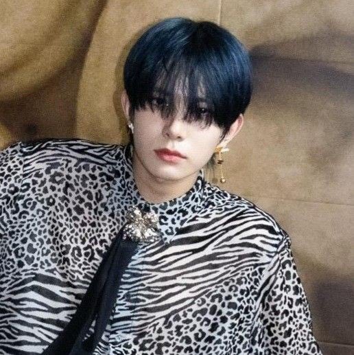 เทพี
ชื่อ : สพว./สุภวัทน์ / @heeseungmxrchz
เมจ : ฮีซึj

แนะนำตัว : ธรรมะกระตุกจิตกระชากใจท่านผู้เจริญซึ่งมากไปด้วยปัญญา กระผม อาจารย์สุภวัทน์ฮซกีตาร์เจ้าเก่า ฝากลูกหลานโหวตฝากรีด้วยนะวี้ฮี้