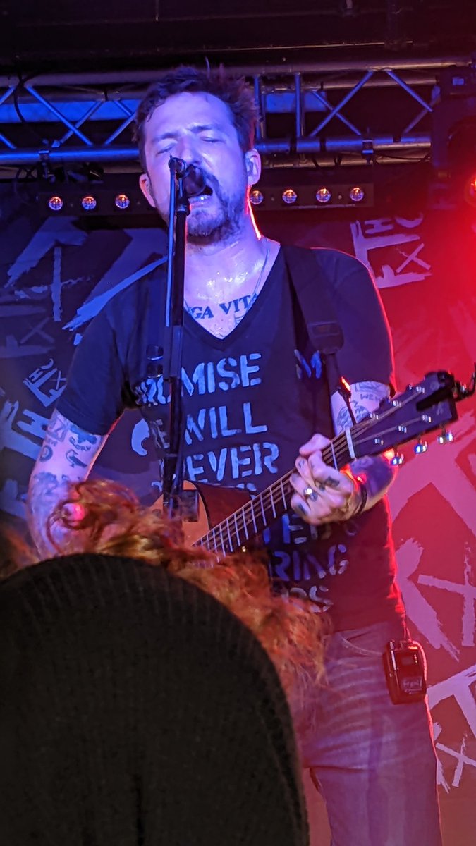 TimV37's tweet image. Fab night with @SVernon37 watching @frankturner to mark the start of a long weekend 🤘🤪🤘