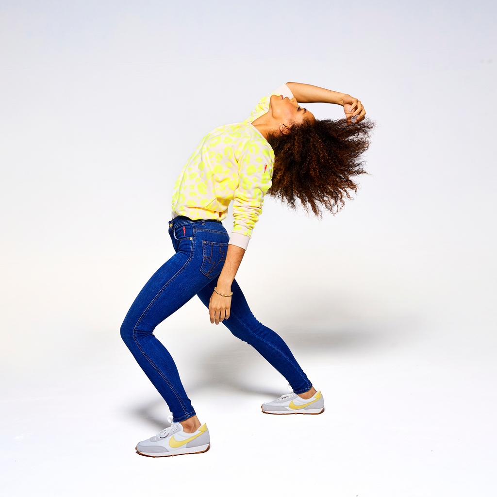 femsperspective's tweet photo. 📸 Scarlet Page
@scarletpage⁠ has worked on a new campaign for British fashion brand @ScampandDude , photographing their brand new collection of feel-good jeans.

#femalephotography #femaleperspective #scampanddude #womensjeans #feelgoodfriday https://t.co/A4pvJIENrr