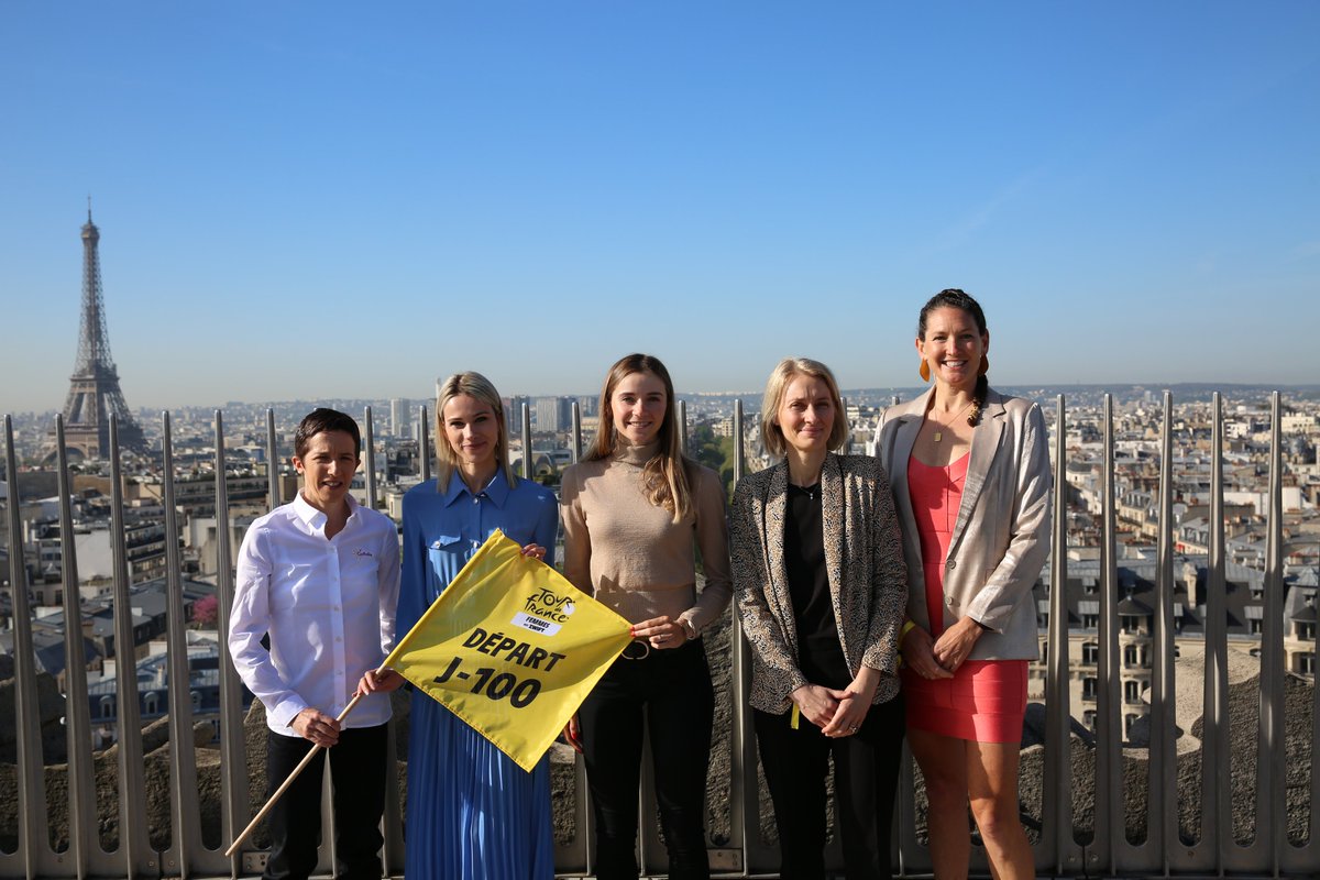 The #TDFF avec <a href="/gozwift/">Zwift</a> director Marion Rousse celebrates the 100 day to go marker with Sandra Levenez, <a href="/EvitaMuzic/">Evita Muzic</a>, Aurore Amaury and Kate Veronneau.

😍 On top of the Arc de Triomphe!