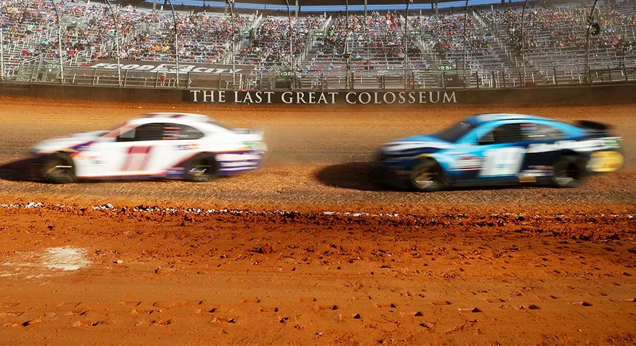 Armakleen's tweet photo. The 2nd ever Bristol Dirt Race weekend kicks off today! Familiarize yourself with the day-by-day breakdown of the racing format. #NASCAR #Bristoldirtrace https://t.co/WbkxoS7rma https://t.co/fbbrb0cmwh