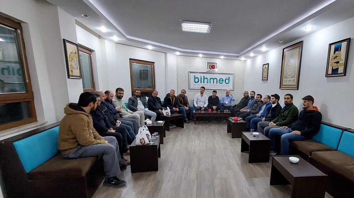 Ramazan Ayı Teravih Buluşmalarımızı Bursa Yeşil Camii’nde gerçekleştirdik. 

Teravih namazının ardından bize eşlik eden dostlarımızla hasbihal ettik.