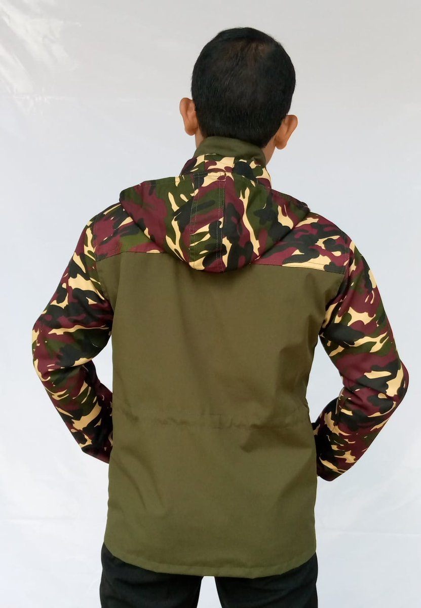 Jaket parka Hoodie semi waterproof.. 
Buat dines harianmu makin kece.. 
Yuk DM aj yg minat..