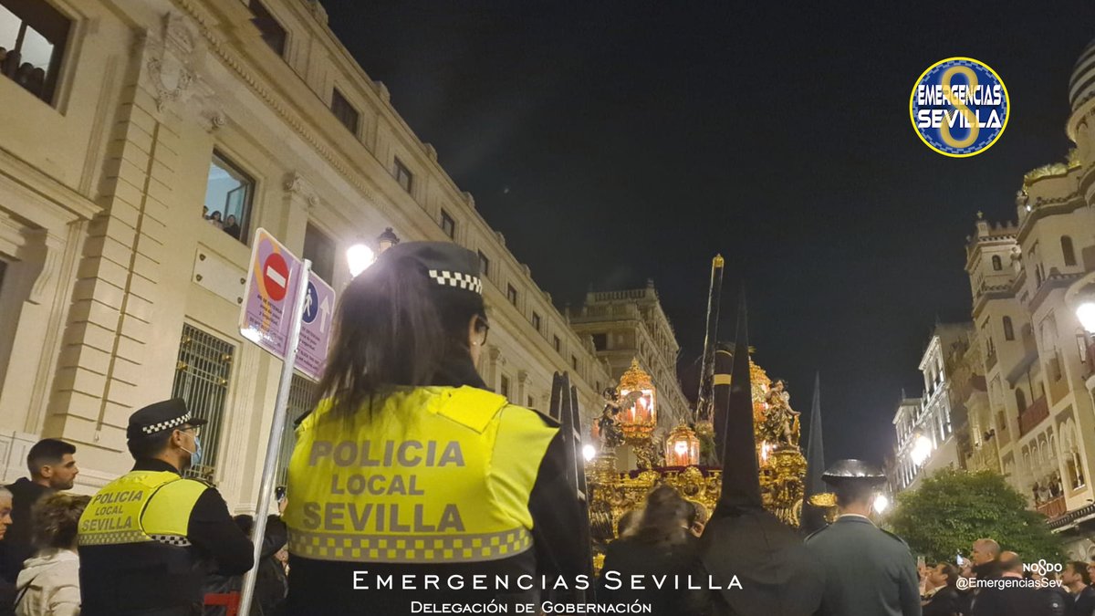 EmergenciasSev's tweet photo. Gracias a quienes hicieron posible esta #Madrugada de #SSantaSevilla22 y sobre todo, gracias a #Sevilla por el comportamiento ejemplar tras dos años de pandemia.
Un orgullo contar con magníficos profesionales que hacen que sea posible.
#Gobernación @Ayto_Sevilla https://t.co/kDOGwlTfS3