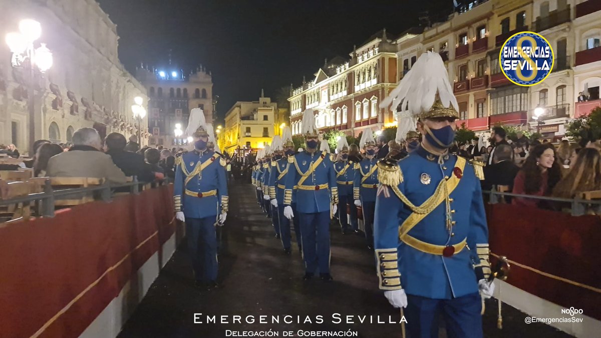 EmergenciasSev's tweet photo. Gracias a quienes hicieron posible esta #Madrugada de #SSantaSevilla22 y sobre todo, gracias a #Sevilla por el comportamiento ejemplar tras dos años de pandemia.
Un orgullo contar con magníficos profesionales que hacen que sea posible.
#Gobernación @Ayto_Sevilla https://t.co/kDOGwlTfS3