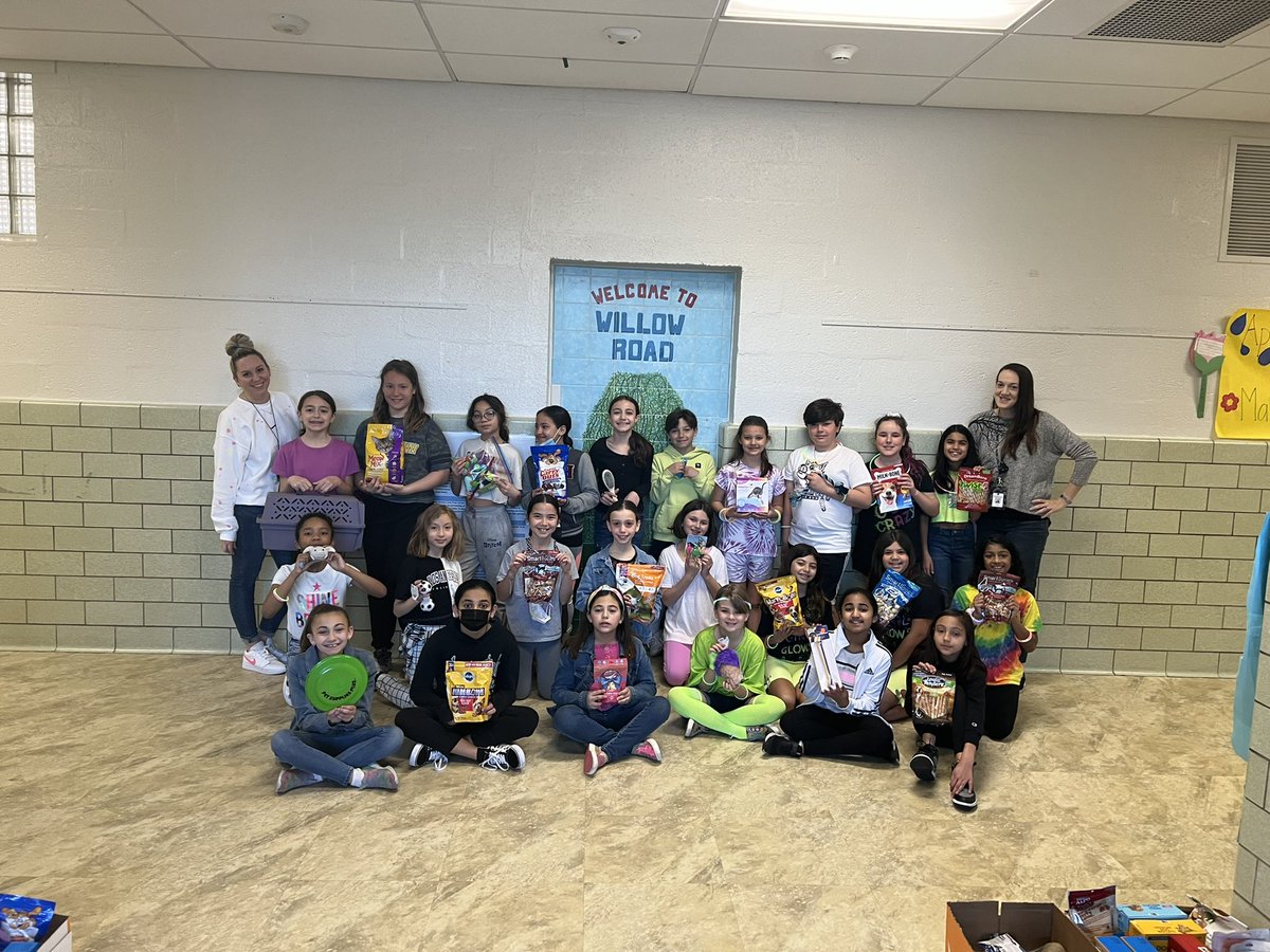MrsLepe_4th's tweet photo. A huge thank you to everyone who donated!! It’s safe to say our “Cause for Paws” drive was a huge success!! 🐾🐶😻#causeforpaws #communityclub @WillowRoadVS13 @coryell_mrs https://t.co/UMYKOB7lIO