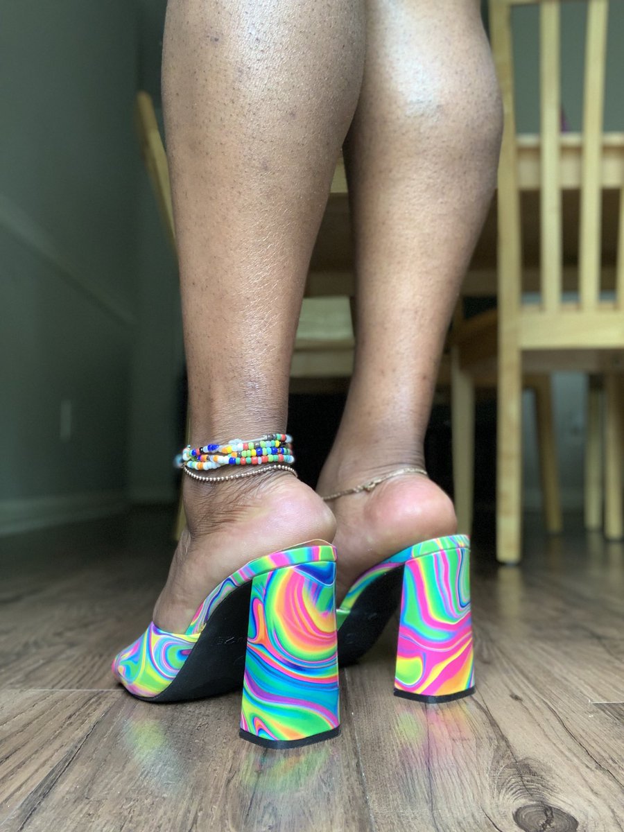 GoddessNickii's tweet photo. Need a little step stool https://t.co/dCJKMoaQ1P