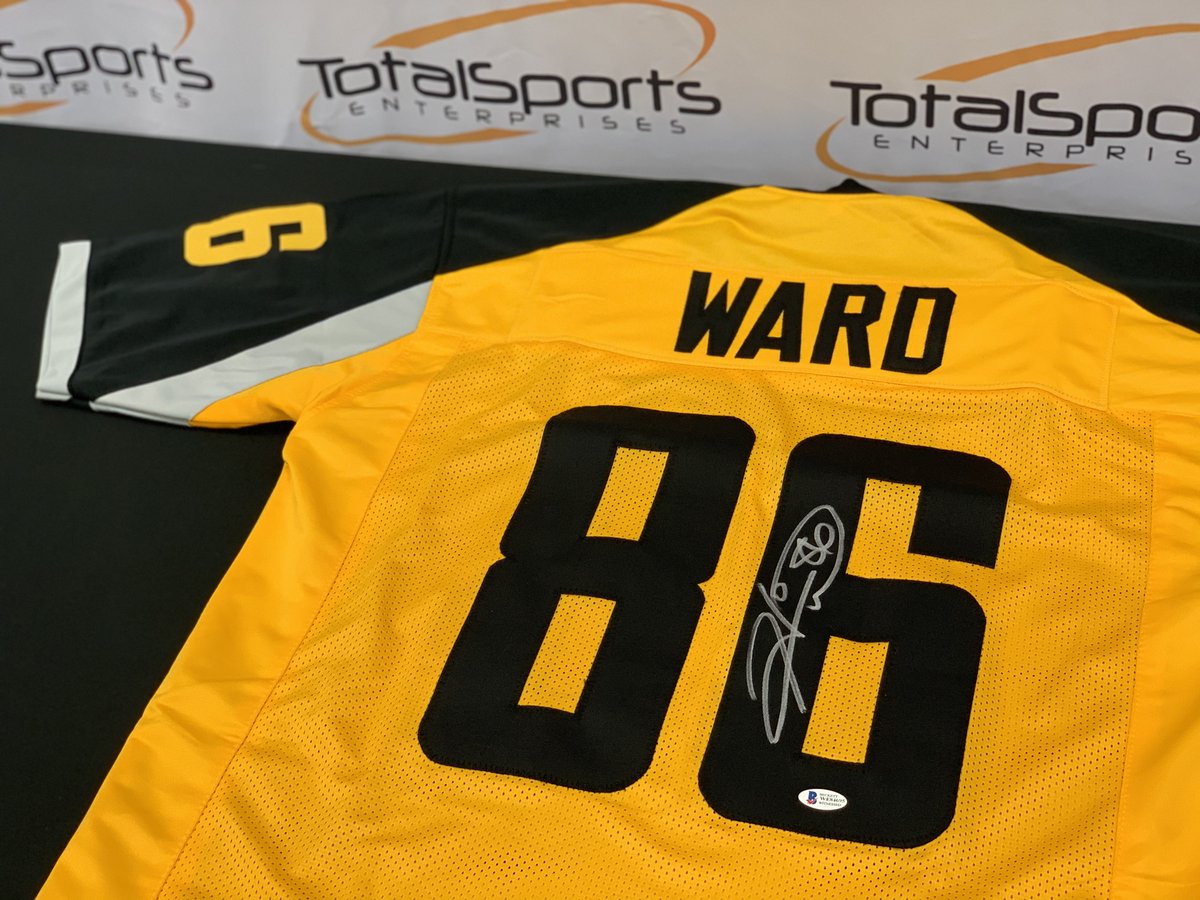 We're going to give a Hines Ward autographed Gotham jersey to someone who retweets this tweet and follows us! We'll pick a winner on Monday 4/18!