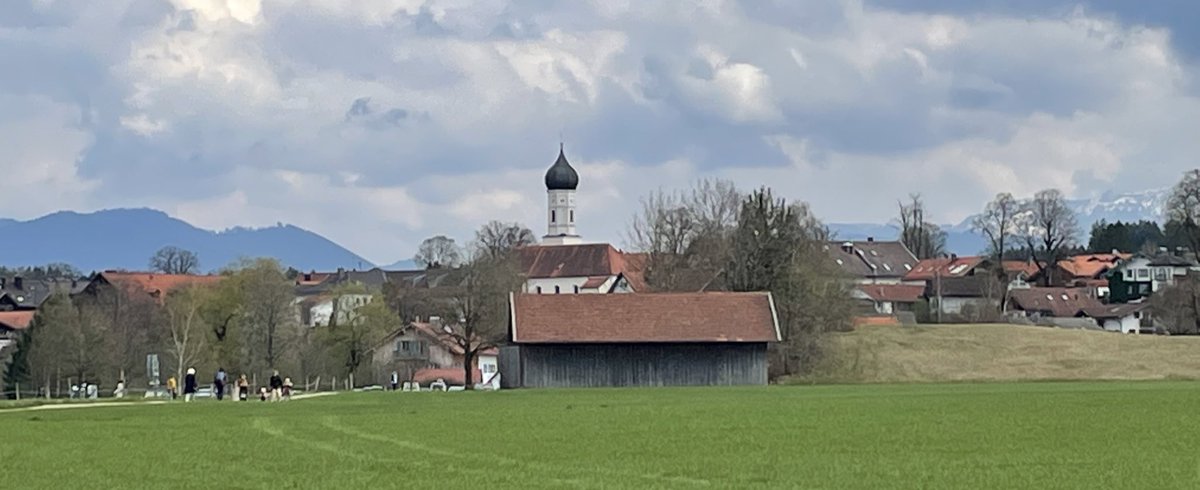 lykkefriis's tweet photo. Seemed like the obvious thing to do around Easter in Bavaria - hiking around the Easter lakes #osterseen https://t.co/re8K7OYUZY