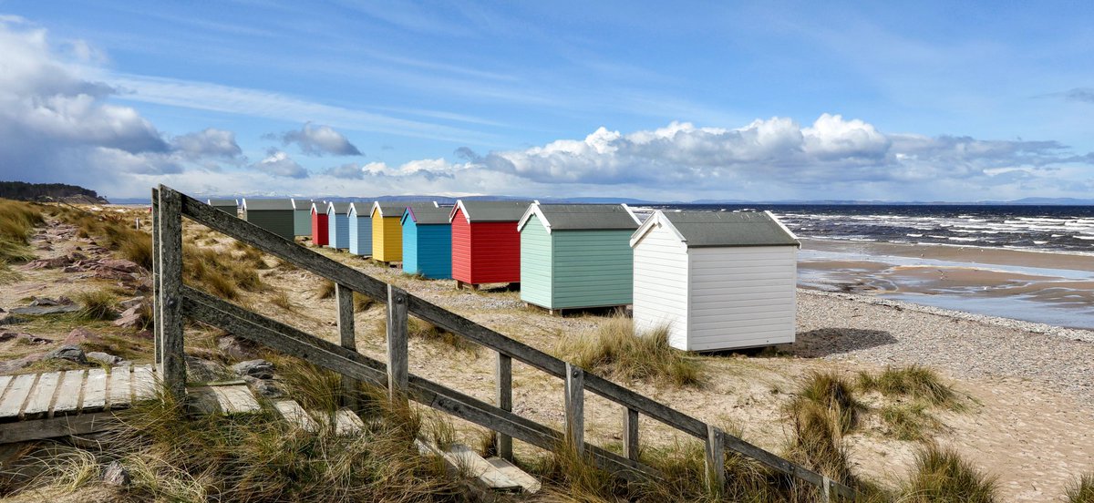 StewartPaul1's tweet photo. Findhorn looking glorious in the sunshine. @VisitScotland @ScotsMagazine #Findhorn #MorayFirth #CulbinForest #estuary #highlandcattle #beachviews #beachhuts https://t.co/W72u03FOOx