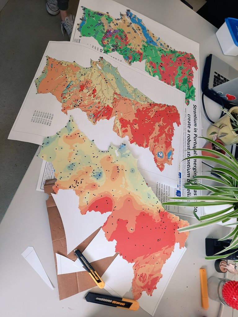 It's a craftanoon in the office! Cutting out bioavailable #strontium maps of Portugal in preparation for <a href="/UKAS2021_ABDN/">UKAS2021 - ironically in 2022!</a> 🗺