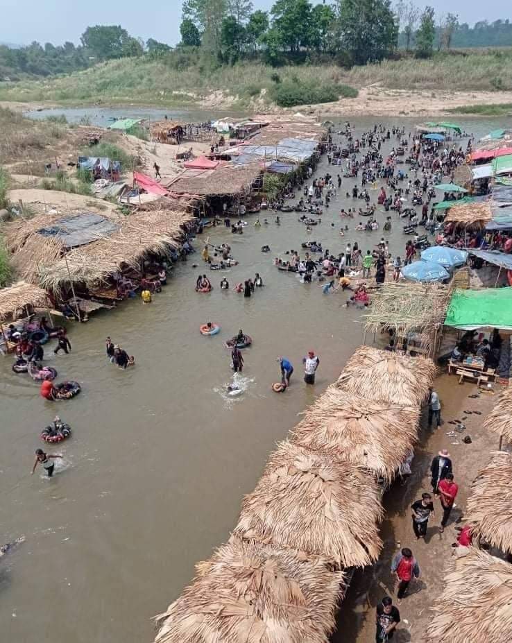 TheChindwin's tweet photo. #Photo News

Pictures of the Karen Border Guard Force (BGF), an militia wing of Democratic Karen Buddhist Army (DKBA) opening a gambling camp at the Thaunggin river near a border town – Myawaddy of Karen State to raise funds. 

Photo/Citizen Journalist https://t.co/7q090FTX6J